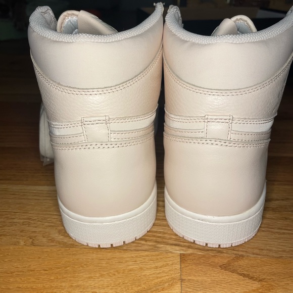 Air Jordan 1 Retro High OG ‘Guava Ice’ 2018 - Picture 3 of 9